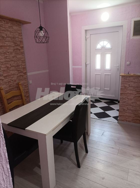 Namešten stan u kući, 50m2, na prvom spratu — 5