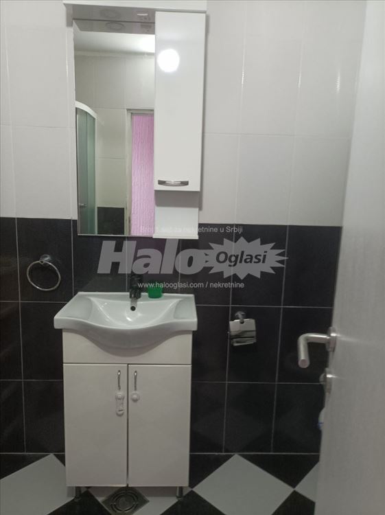 Namešten stan u kući, 50m2, na prvom spratu — 12