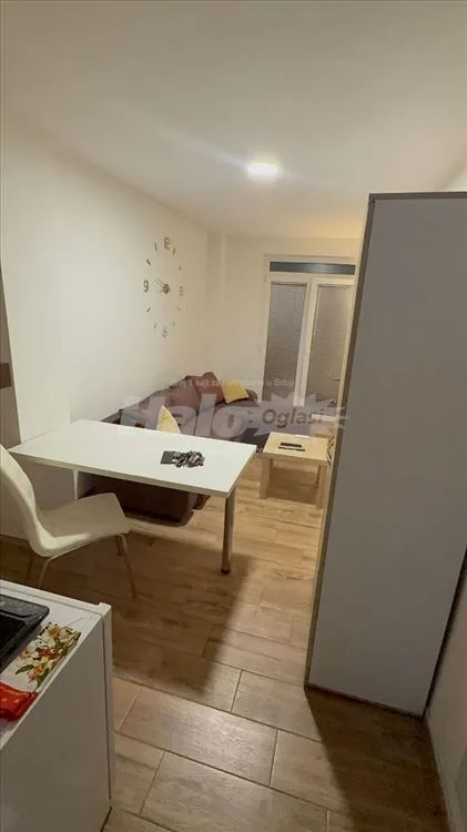 Namestena garsonjera na autokomandi, min troskovi — 4