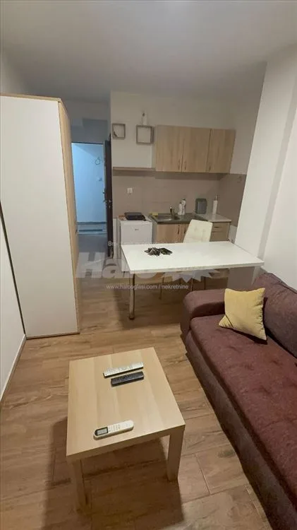 Namestena garsonjera na autokomandi, min troskovi — 7
