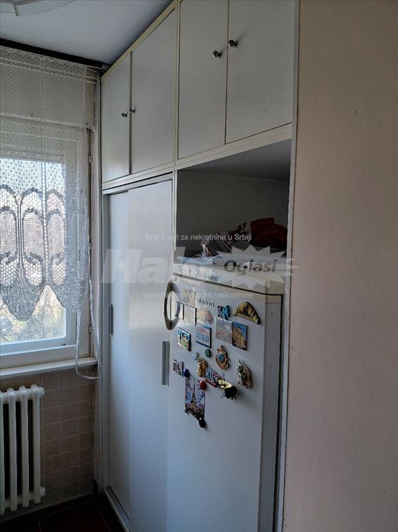 Namešten 3.0 stan, prekoputa škole, — 5