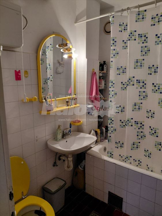 Namešten 3.0 stan, prekoputa škole, — 10