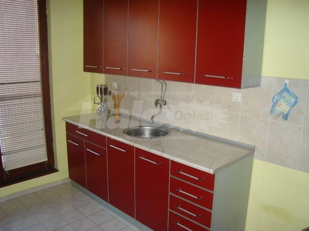 Namešten dvosoban stan u Borči 56kvm — 4