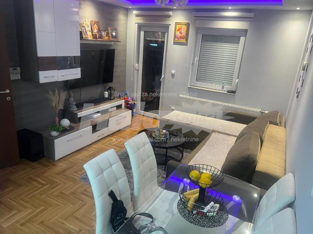 Namešten Jednoiposoban Stan 41m2 Altina Top — 2