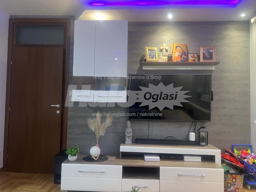 Namešten Jednoiposoban Stan 41m2 Altina Top — 3