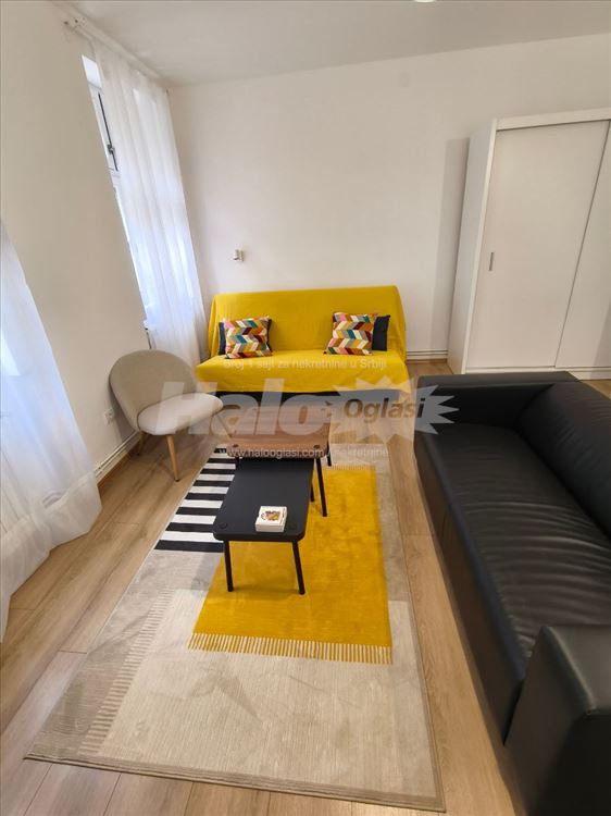 Namešten, renoviran stan na odličnoj lokaciji — 2