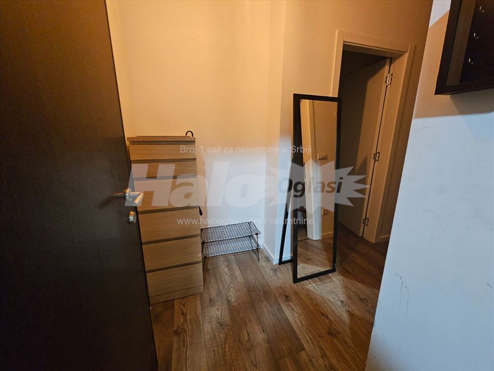 Namešten stan 1.5 Ledine, parking, niske režije — 7