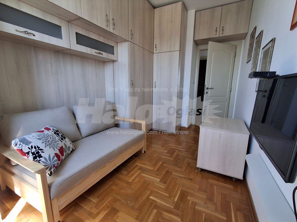 Namešten stan, 46m2, sa pogledom i parkingom — 12