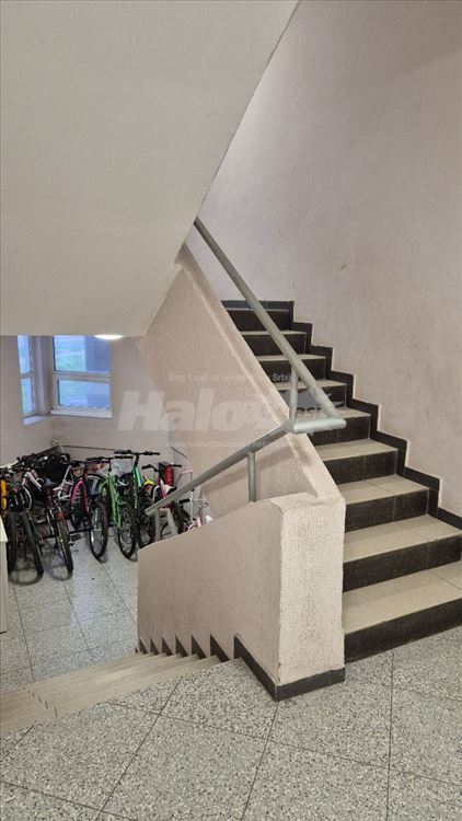 Namešten stan na Ceraku 63+10m2,odlična lokacija — 6