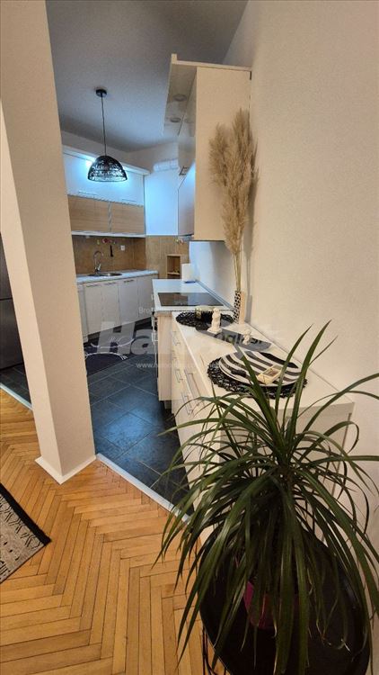 Namešten stan na Ceraku 63+10m2,odlična lokacija — 10