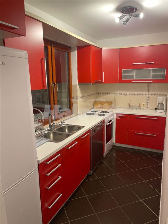 Namešten stan od 160m2, u kući, na Altini — 9