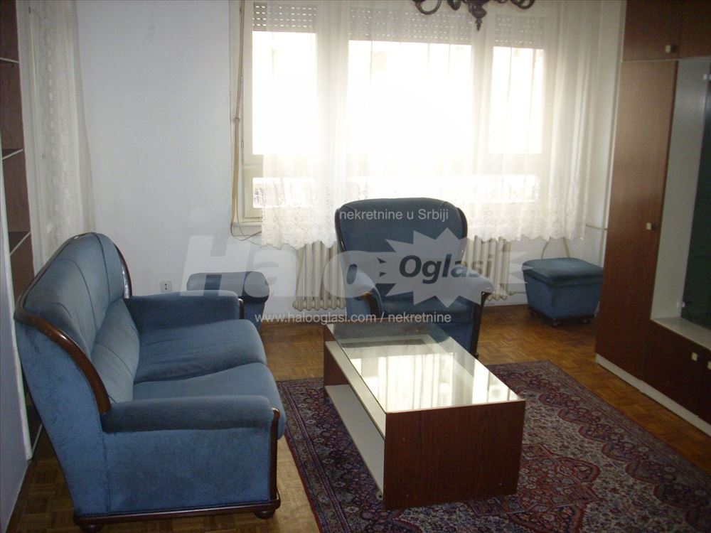 Namešten trosoban stan u bloku 30 — 2