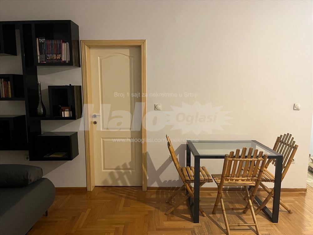 Nameštena Garsonjera Đeram pijaca — 2