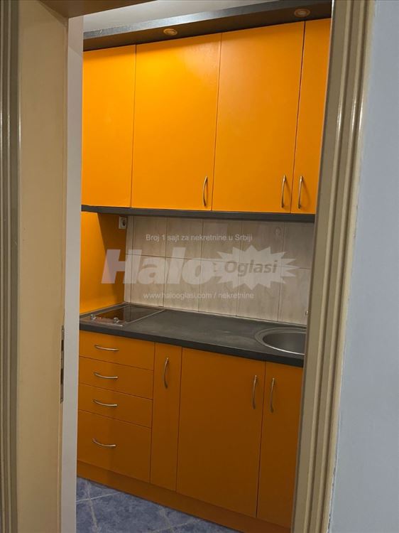 Nameštena Garsonjera Đeram pijaca — 4