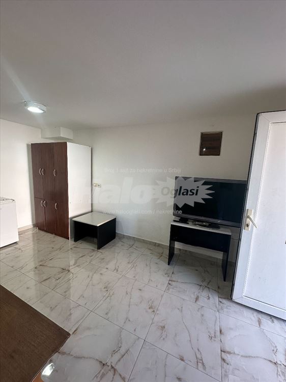 Nameštena garsonjera u Batajnici — 4