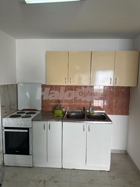 Nameštena garsonjera u Batajnici — 6