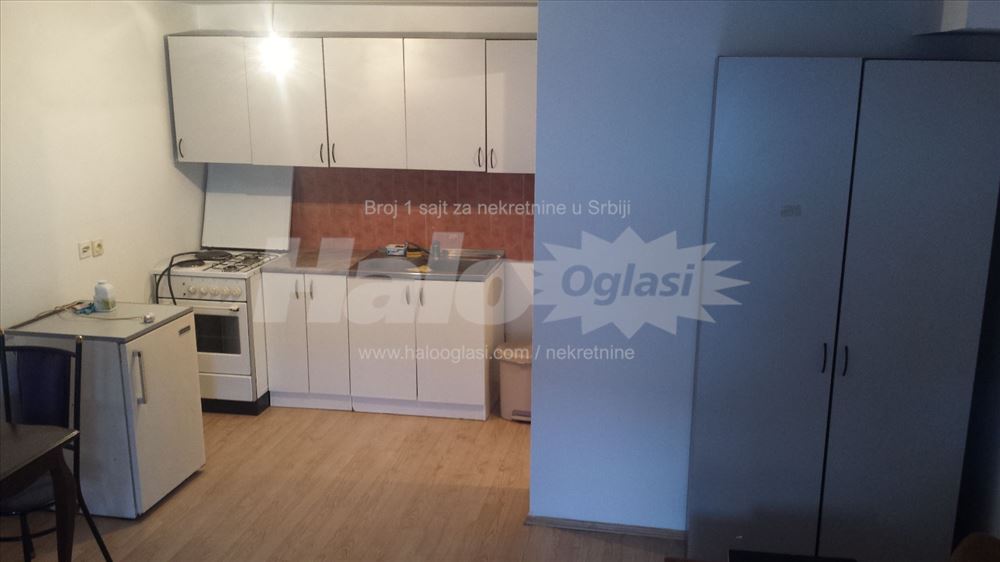 Nameštena garsonjera u Batajnici. — 3