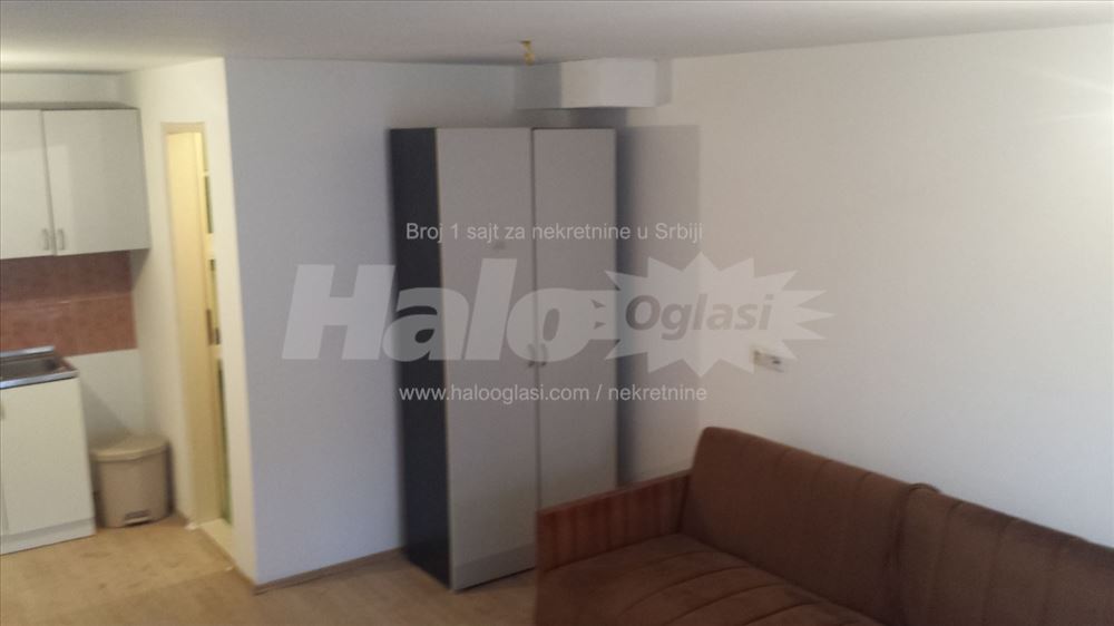 Nameštena garsonjera u Batajnici. — 4