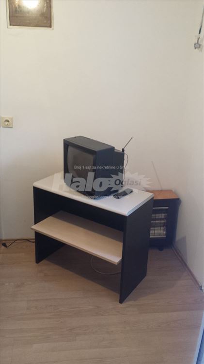 Nameštena garsonjera u Batajnici. — 7