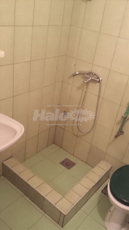 Nameštena garsonjera u Batajnici. — 8