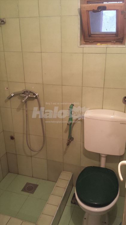 Nameštena garsonjera u Batajnici. — 9