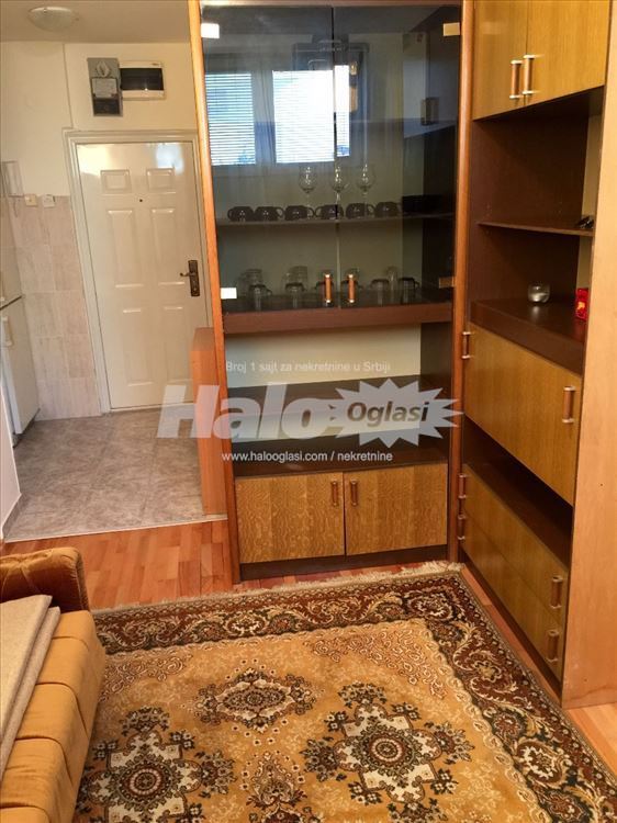 Nebojše Đukelića 6, Filmski grad, 72m2 (39m2+33m2) — 15