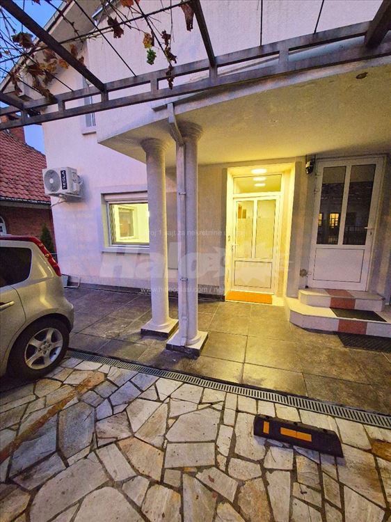 Nenamešten, parking + grejanje 70+10m² — 2
