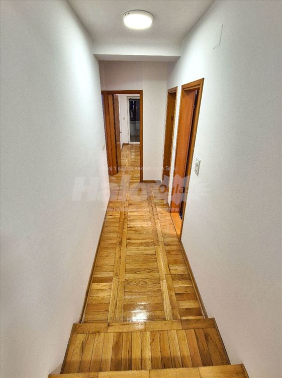 Nenamešten, parking + grejanje 70+10m² — 6