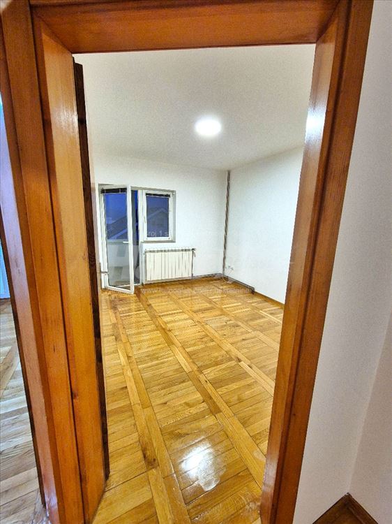 Nenamešten, parking + grejanje 70+10m² — 10