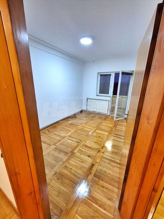 Nenamešten, parking + grejanje 70+10m² — 14