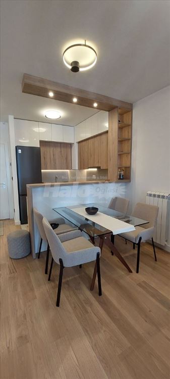 Newport, blok 65, nov, namesten, neuseljavan — 2