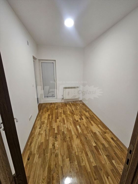 Nov, funkcionalan stan na Zrenjeninskom putu — 2
