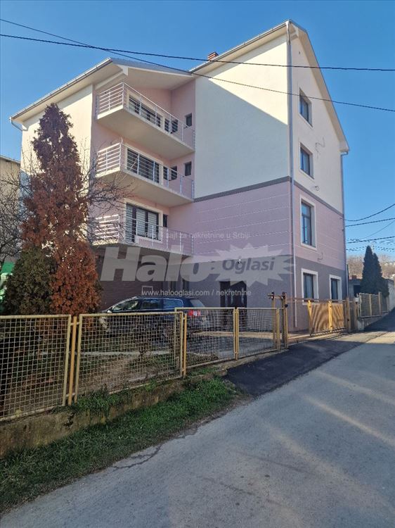 Nov, na lepoj lokaciji, luksuzno namešten 1.5 stan — 2