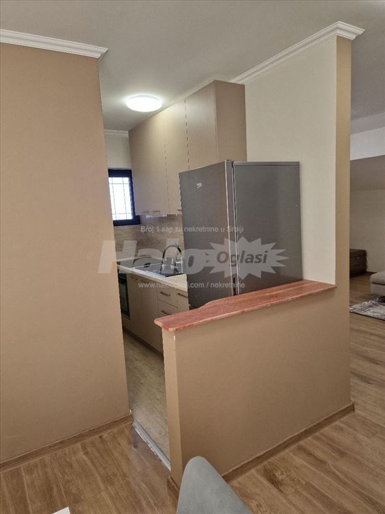 Nov, na lepoj lokaciji, luksuzno namešten 1.5 stan — 12