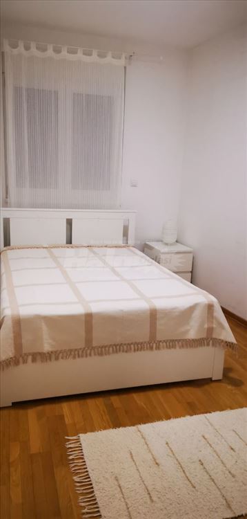 Nov, namešten, 2.5  sa garažom, odmah useljiv — 7