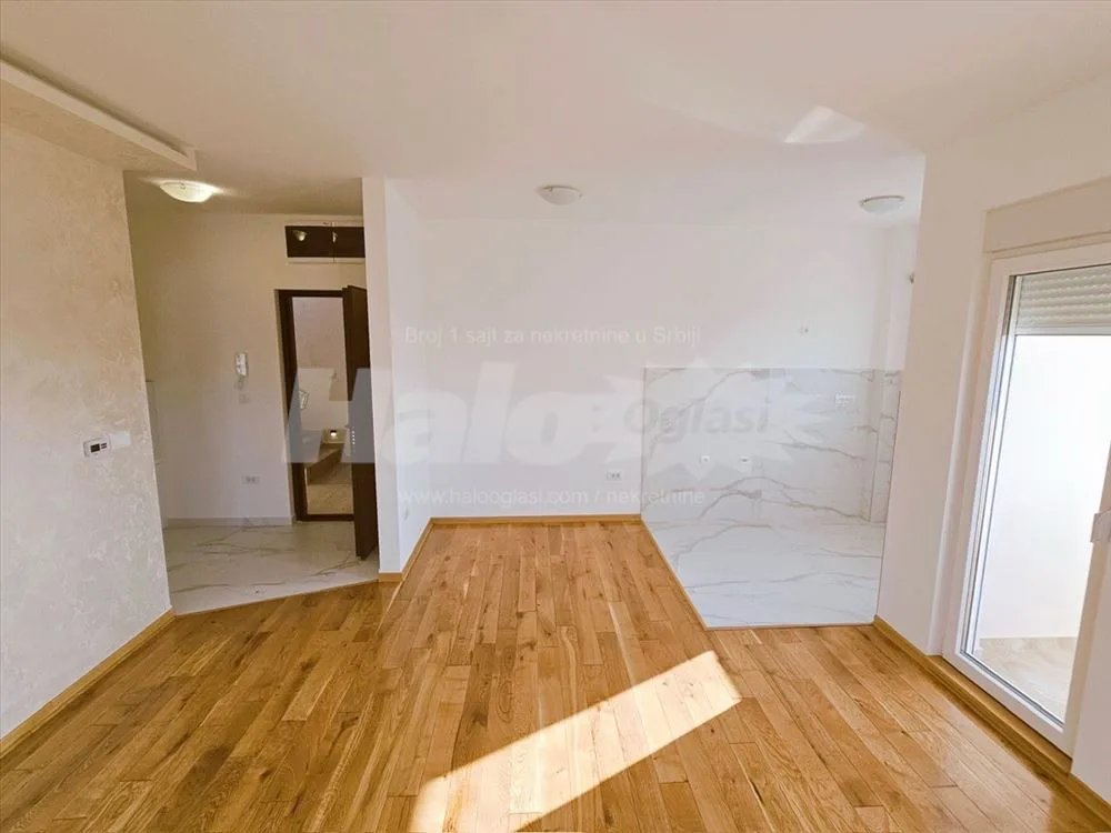 Moderan, odmah useljiv stan u Borči od 45 m2. — 8