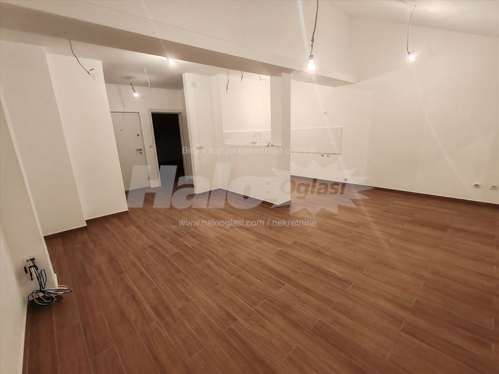 NOV STAN-Zemun Polje-60m2 uknjiženo +25m2 sređeno — 3