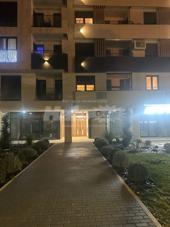 Nov trosoban garažno mesto Zemun Zelena avenija — 2