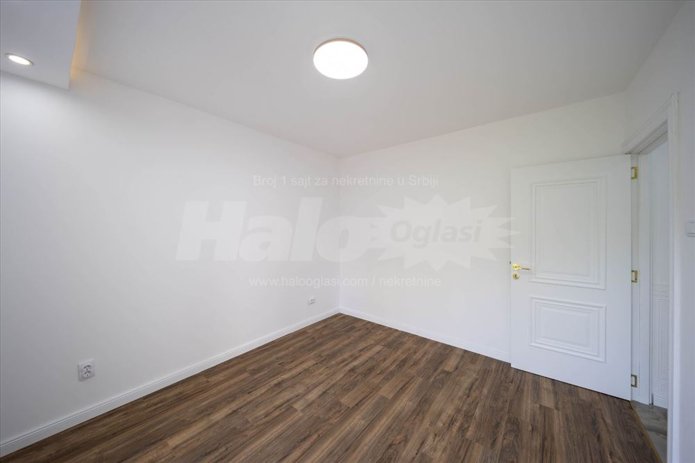 Nov, uknjizen, odmah useljiv, vlasnik – Stan 55 m² — 12