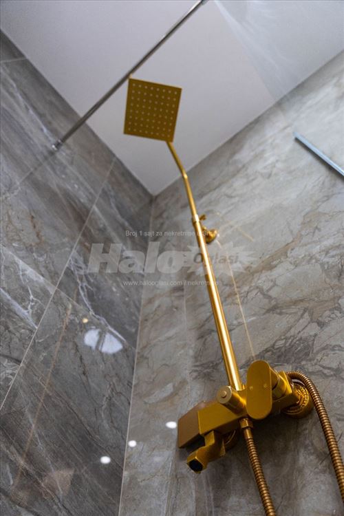 Nov, uknjizen, odmah useljiv, vlasnik – Stan 55 m² — 14