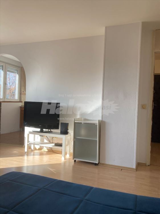 Novi Beograd, Bežanija, Garsonjera — 11