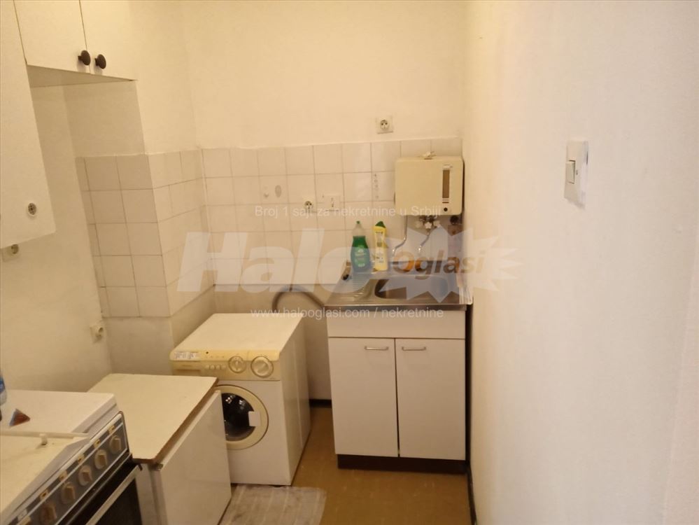 Novi Beograd, blok 45, garsonjera — 2