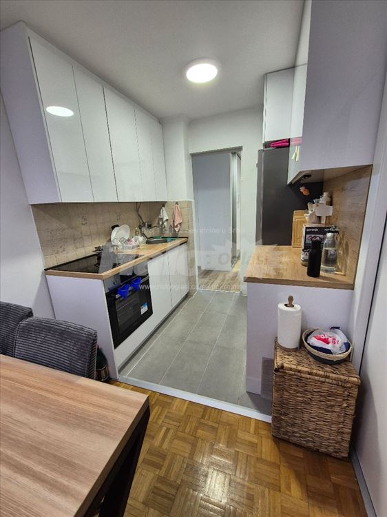 Novi Beograd, blok 70, potpuno RENOVIRAN 2025, LUX — 10