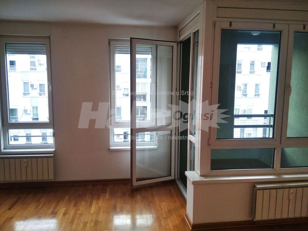 Novi Beograd, blok 72, jednosoban stan — 8