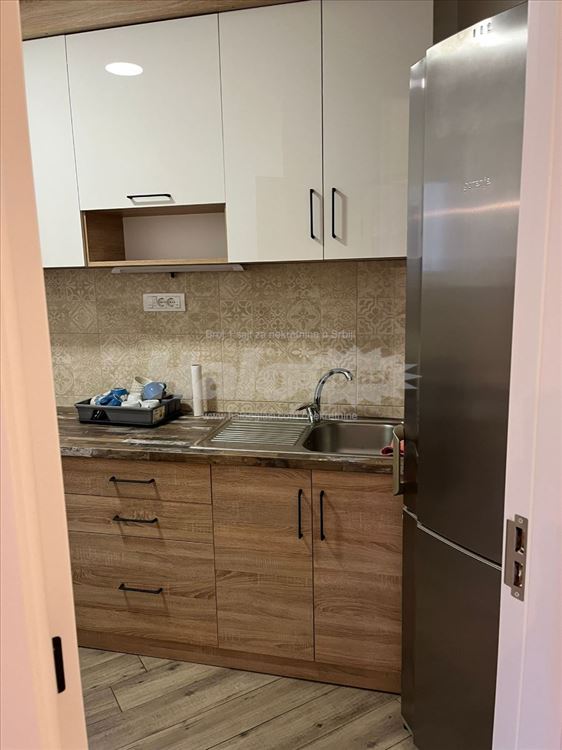 Novi Beograd Fontana 1.5 soba kompletno renoviran — 3