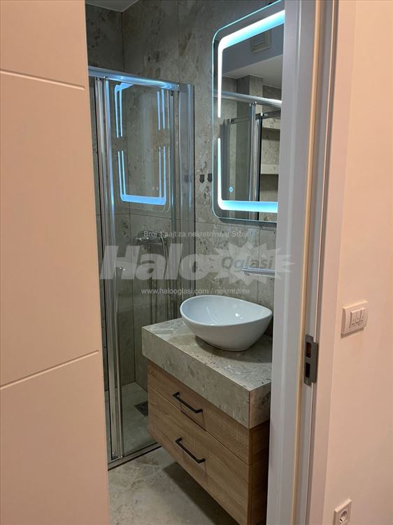 Novi Beograd Fontana 1.5 soba kompletno renoviran — 7