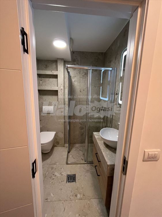 Novi Beograd Fontana 1.5 soba kompletno renoviran — 8
