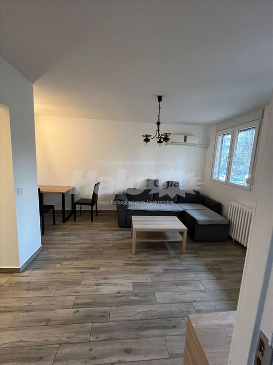 Novi Beograd Fontana 1.5 soba kompletno renoviran — 13