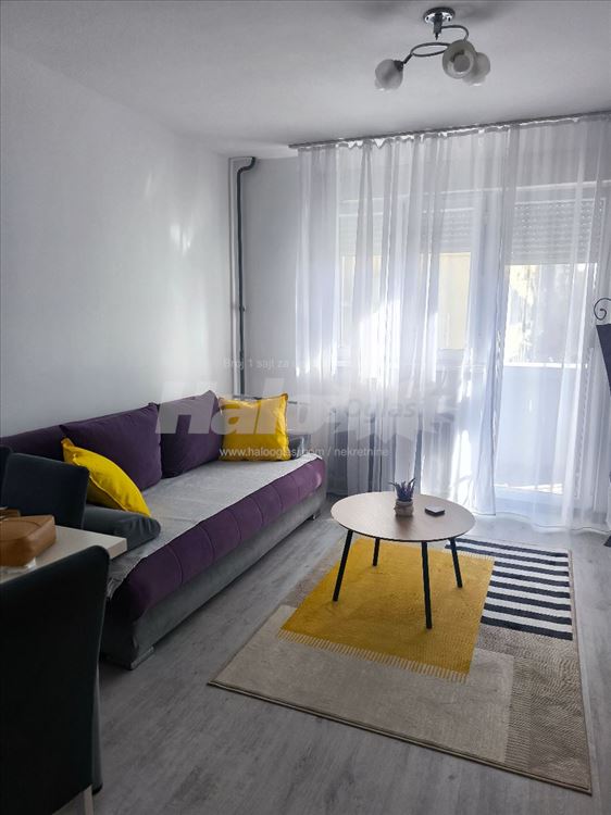 Novi Beograd-Fontana, renoviran,terasa,svetao — 2