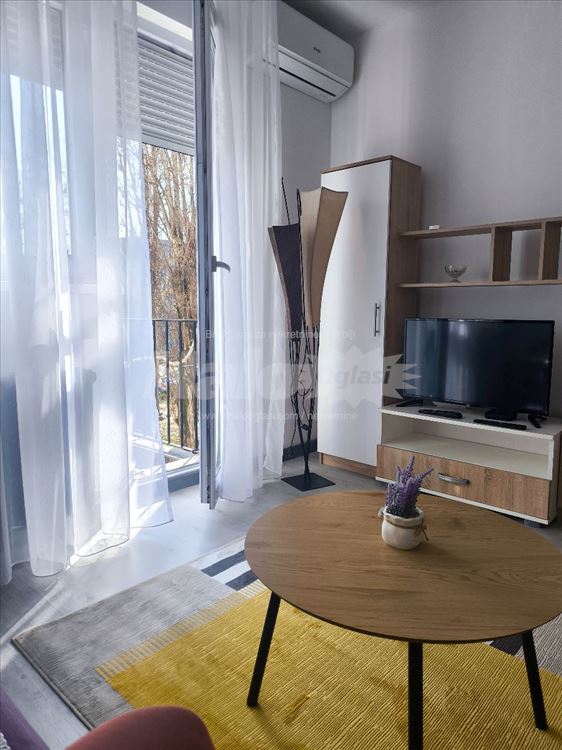 Novi Beograd-Fontana, renoviran,terasa,svetao — 3